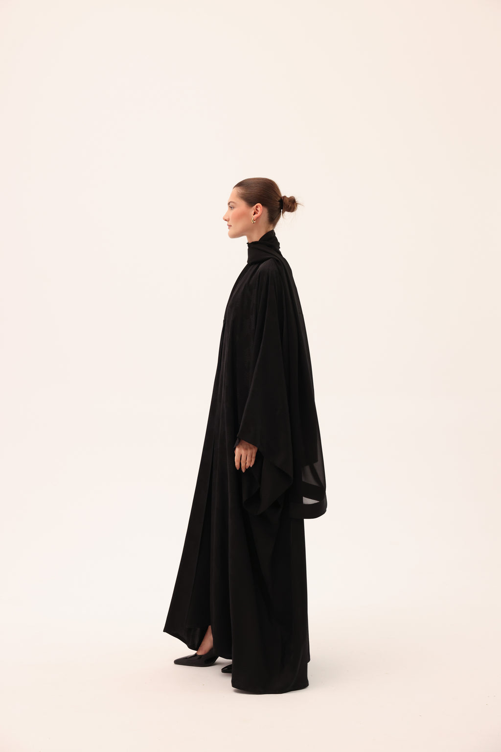 Side view of the NOTTE luxury black silk abaya by Tre Sorelle.