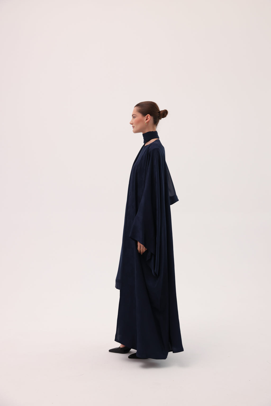 Opposite side view of the CIELO luxury navy blue silk abaya by Tre Sorelle.