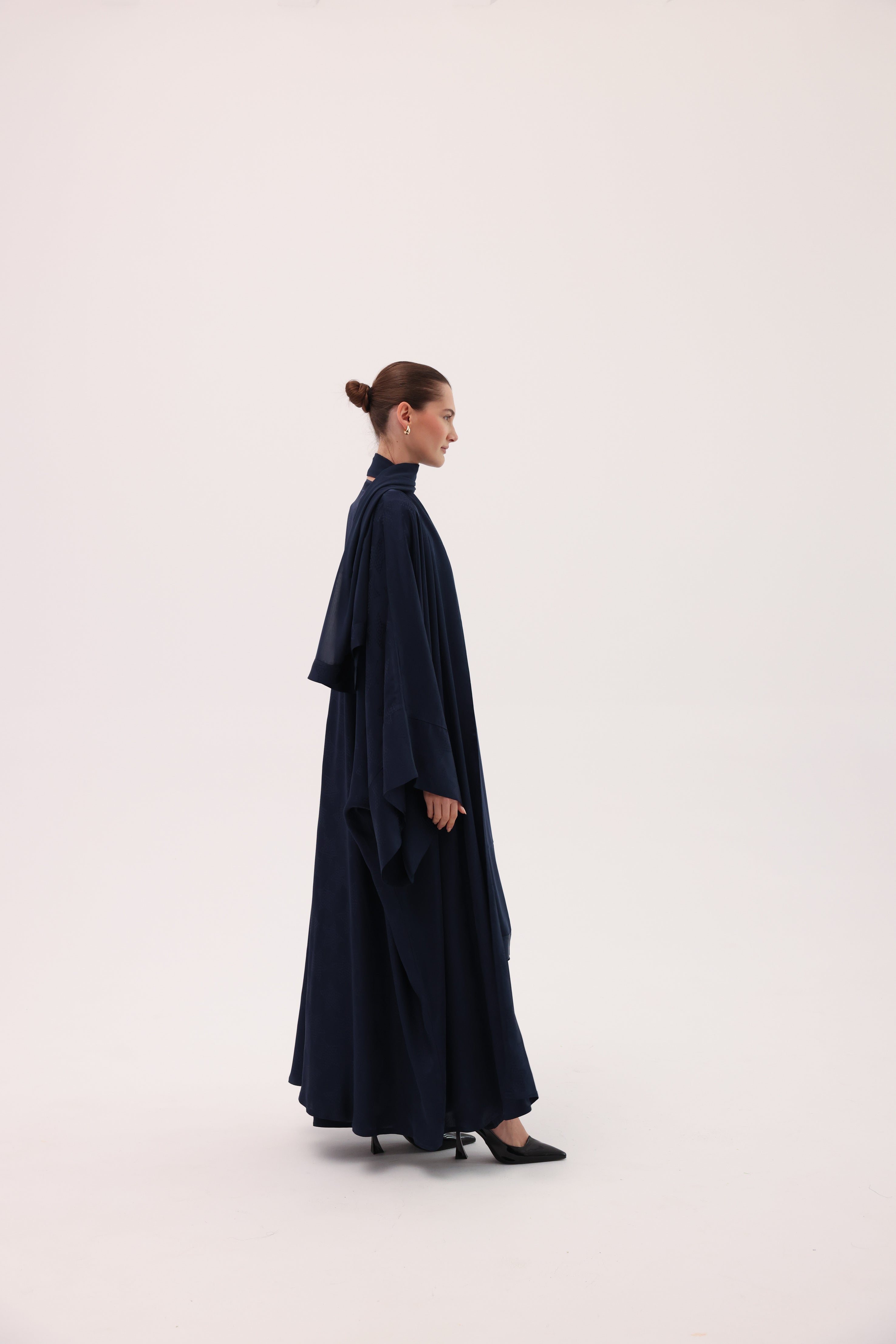 Side view of the CIELO luxury navy blue silk abaya by Tre Sorelle.
