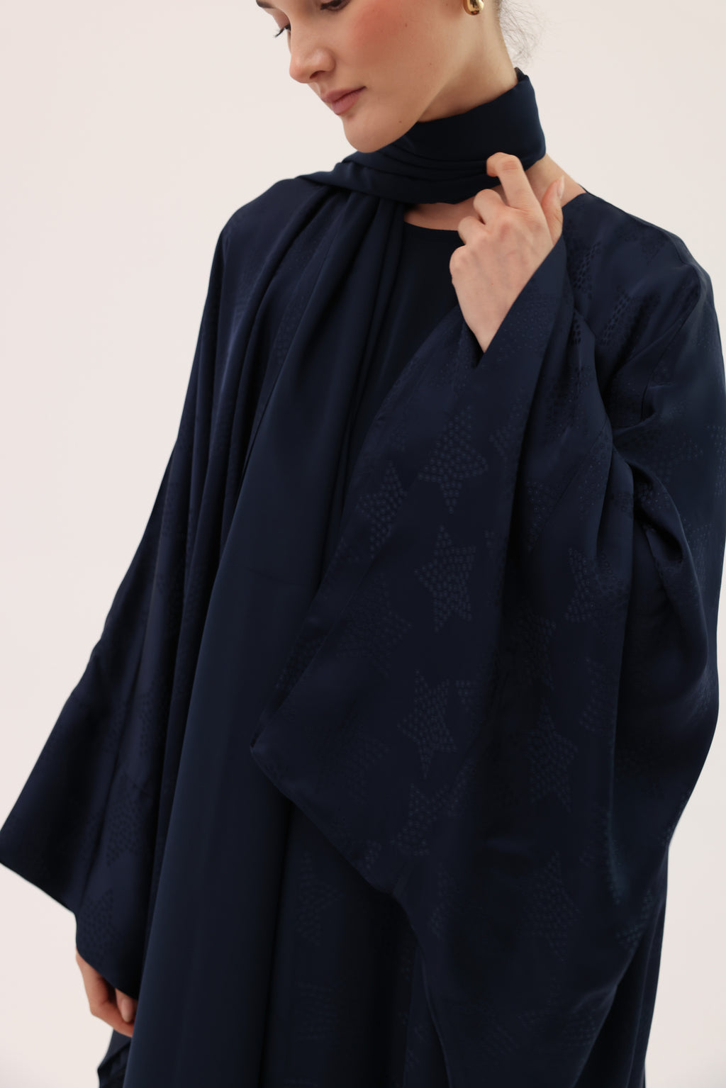Close-up of Signature Sorelle Silk™ fabric on the CIELO luxury navy blue abaya by Tre Sorelle.